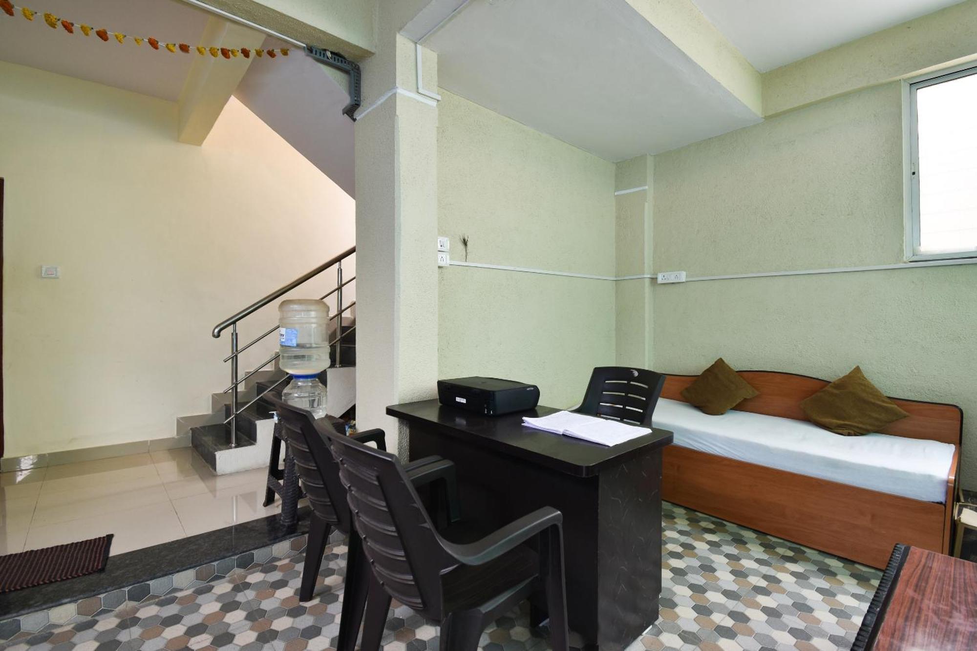 Hotel O Felicita Inn Near Seasons Mall Kharadi Exterior foto